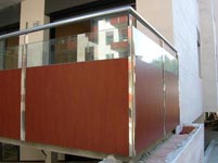 Balcon con Madera Compacta